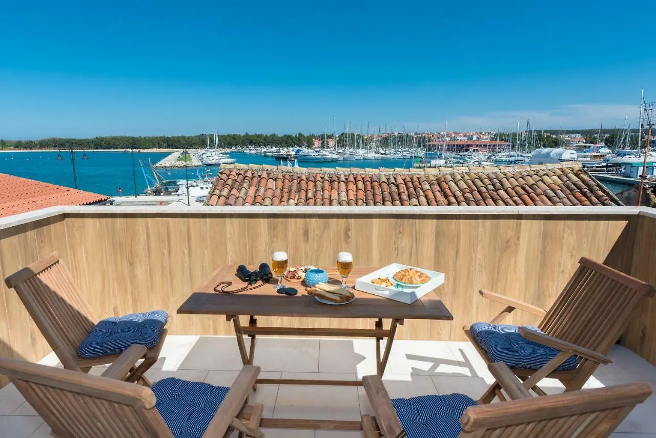 Skipper Suites location